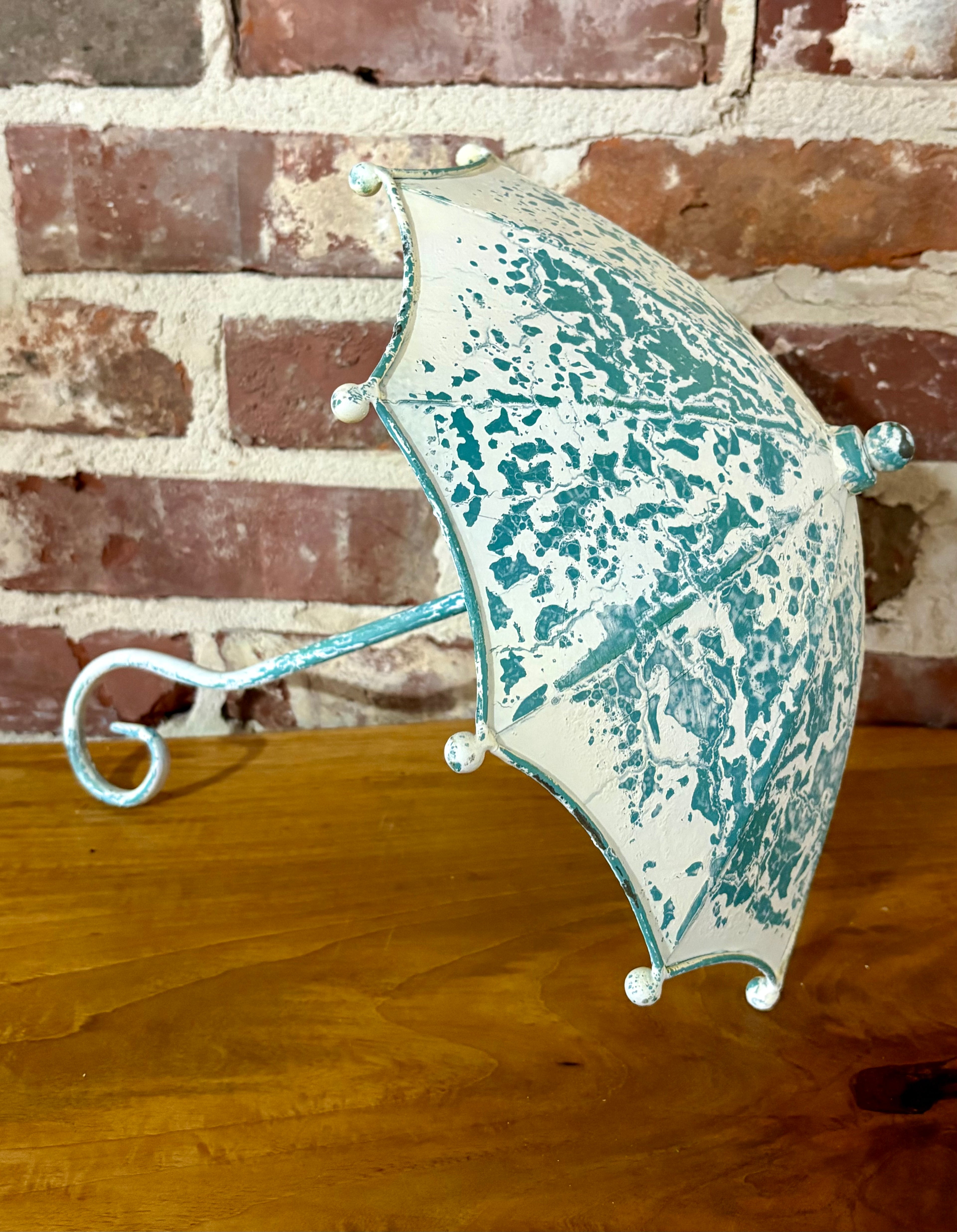 14" French Blue Umbrella Bird